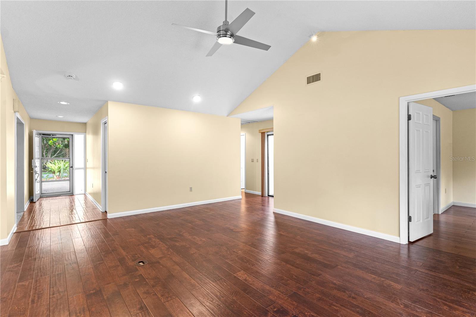 Image 7 of 53 For 112 Waterwood Drive