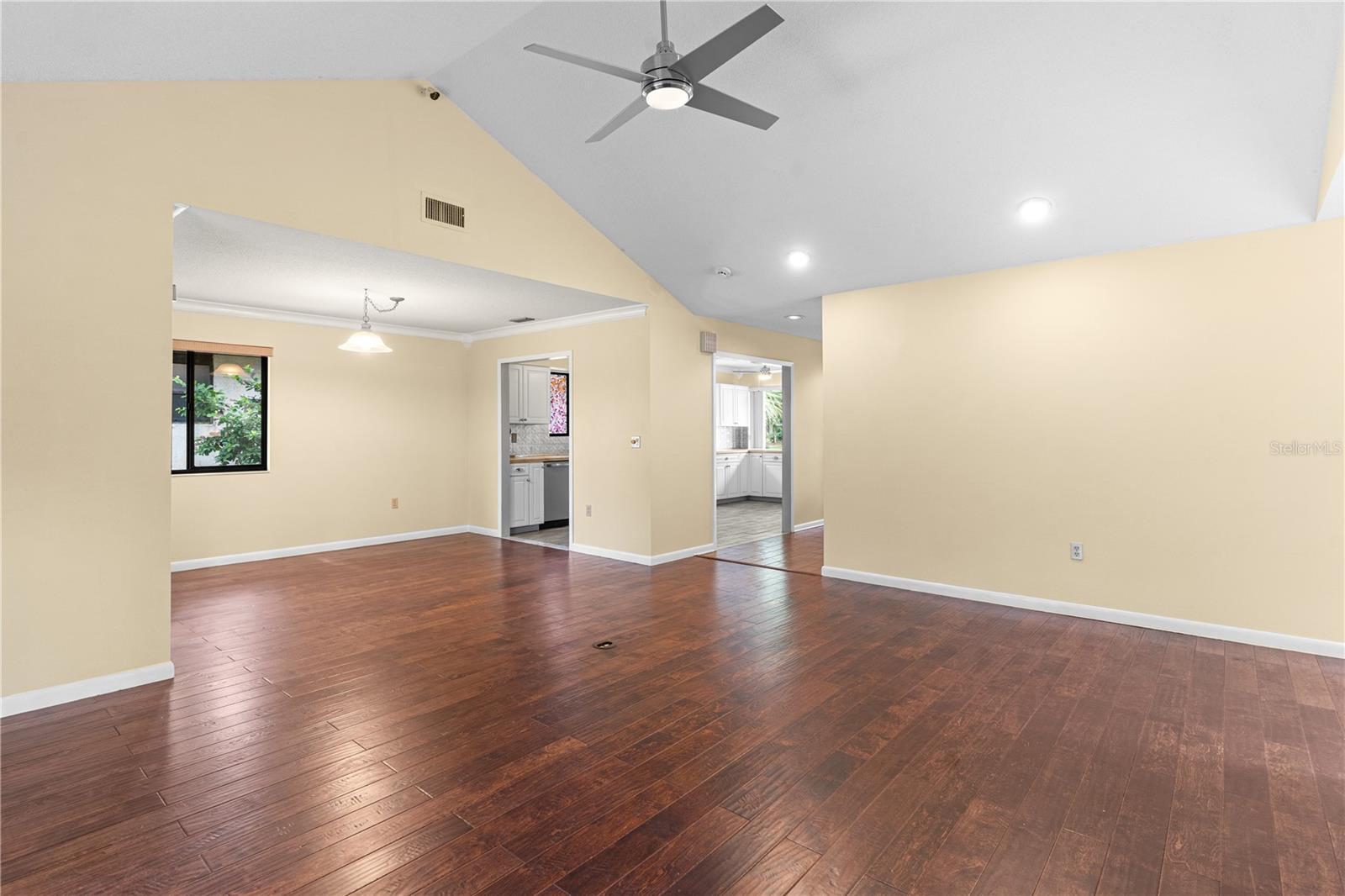 Image 8 of 53 For 112 Waterwood Drive