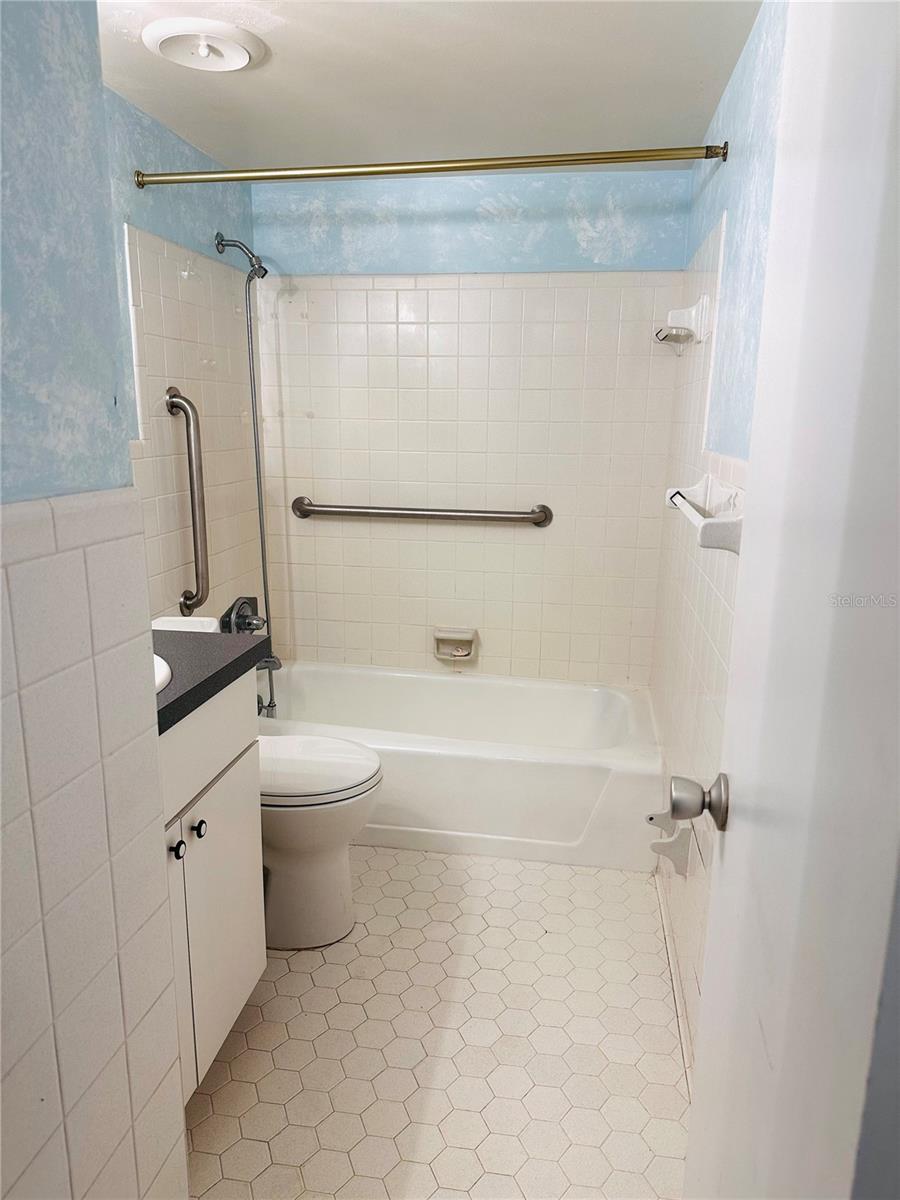 Image 13 of 32 For 679 Avenue Q Se