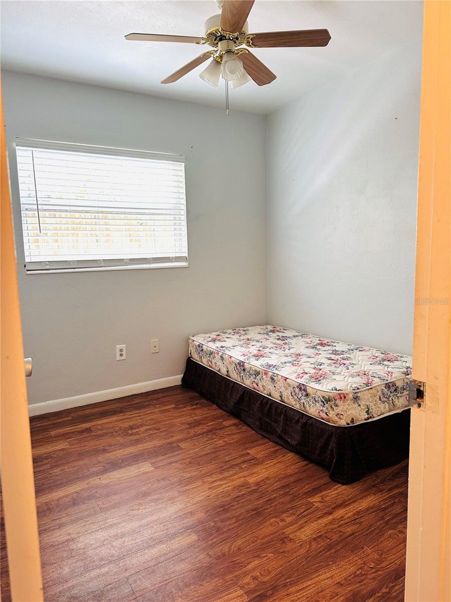 Image 15 of 32 For 679 Avenue Q Se