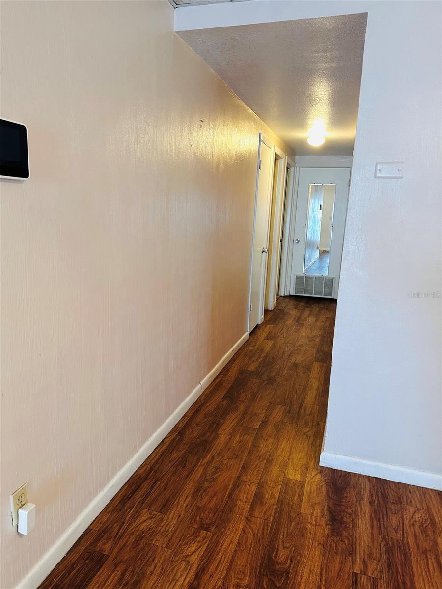 Image 16 of 32 For 679 Avenue Q Se