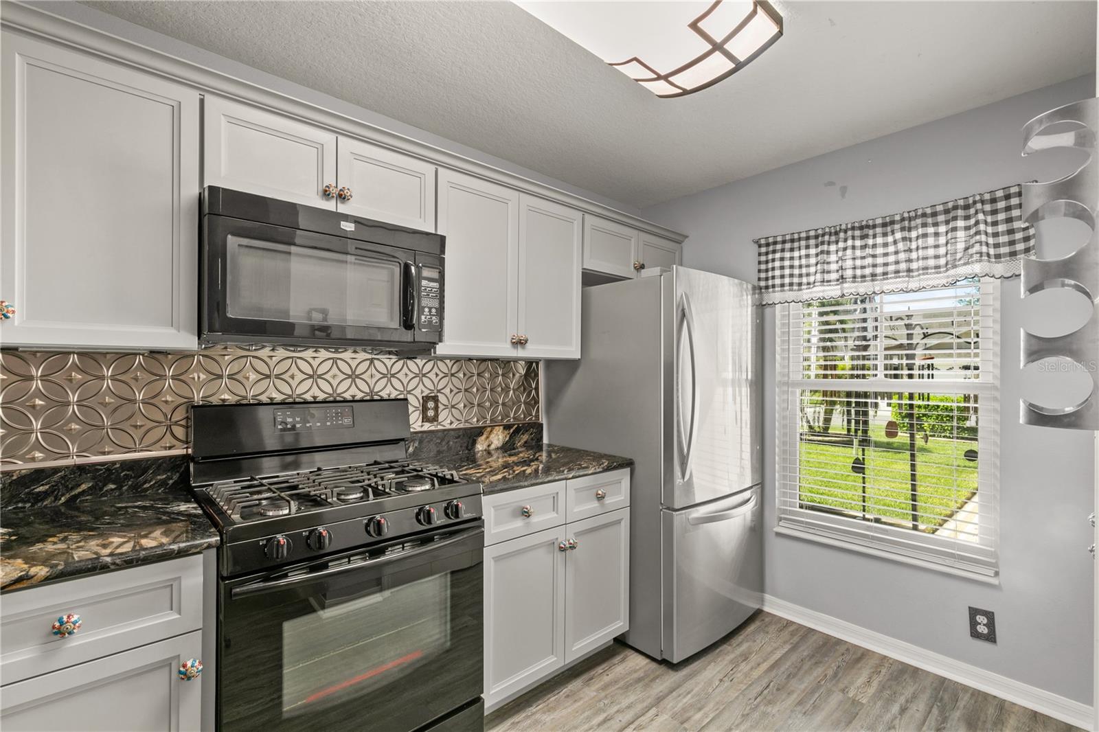 Image 27 of 39 For 26917 White Plains Way