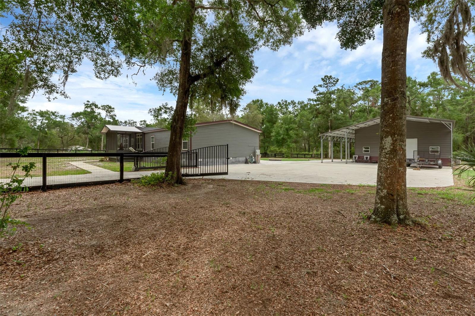 Image 32 of 55 For 4048 Lake Griffin Road