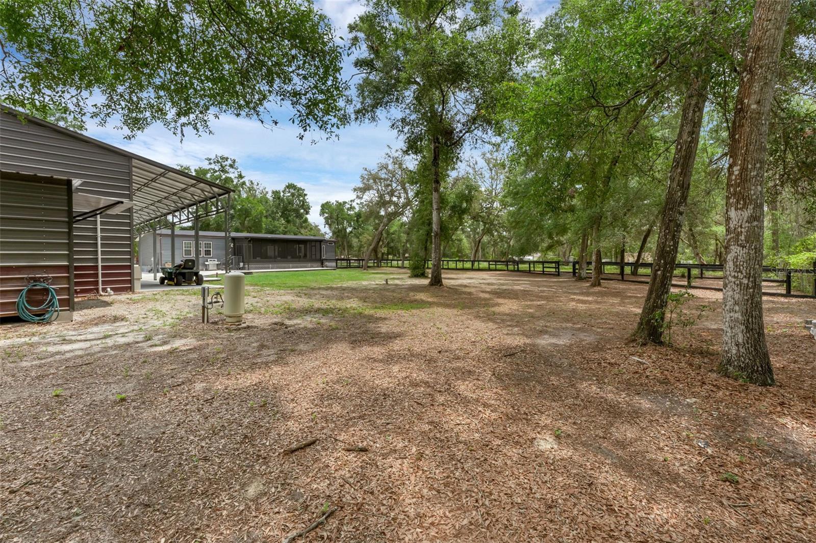 Image 38 of 55 For 4048 Lake Griffin Road