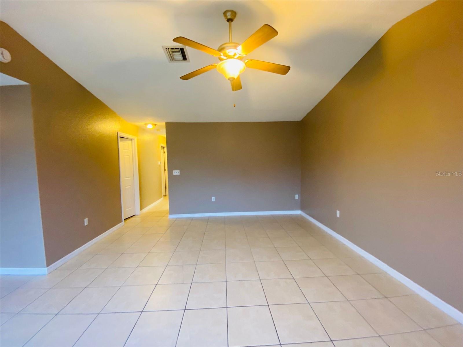 Image 12 of 32 For 502 Albatross Drive A