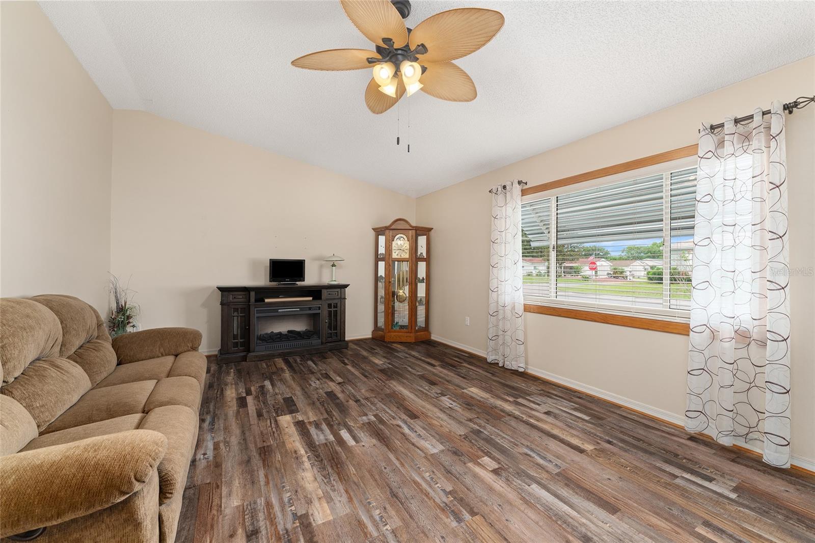 Image 18 of 50 For 9499 174th Loop