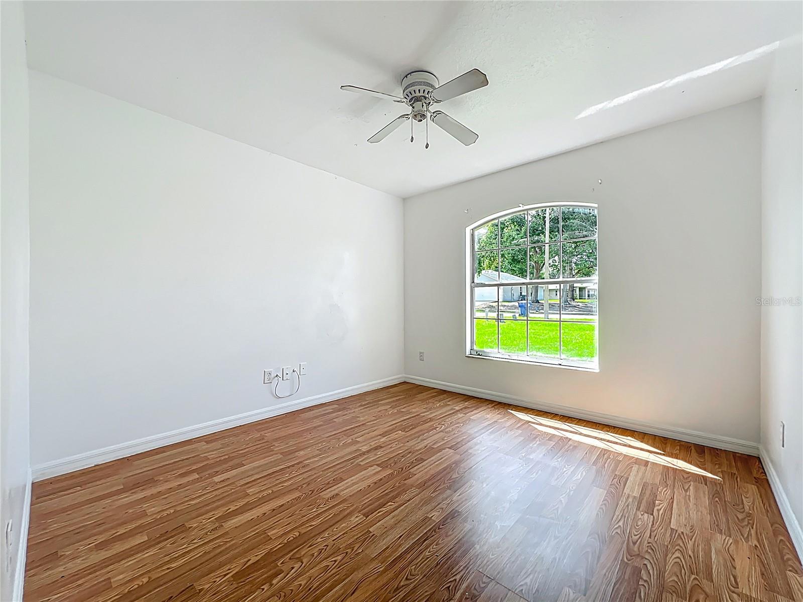 Image 14 of 19 For 439 Gentle Breeze Drive