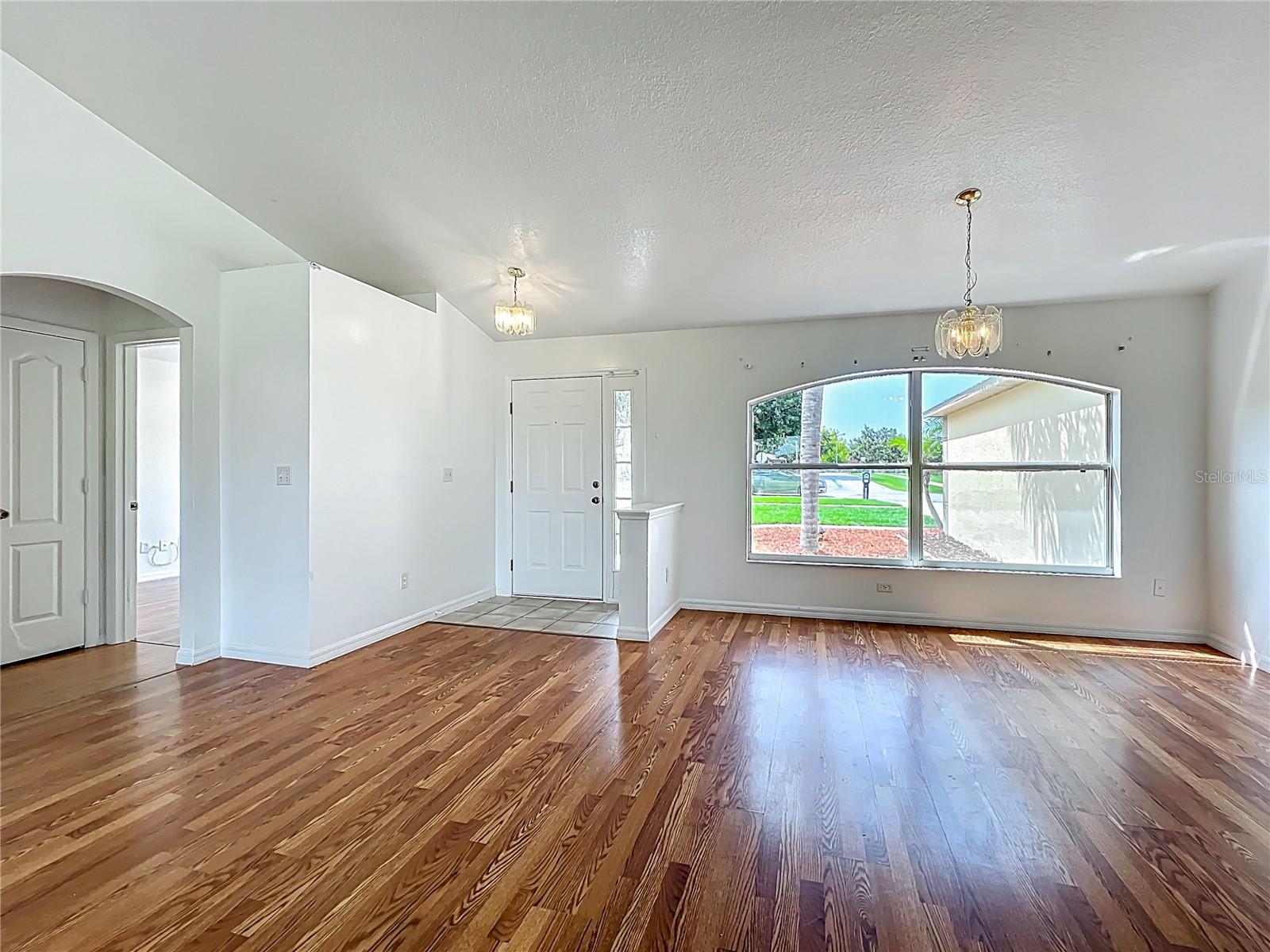 Image 4 of 19 For 439 Gentle Breeze Drive