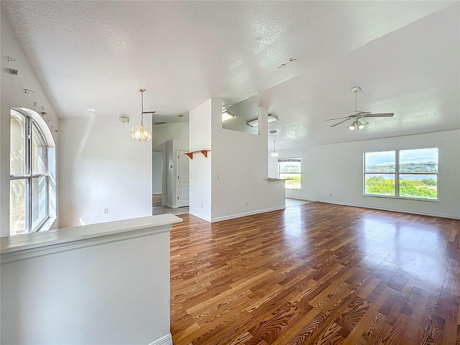 Image 5 of 19 For 439 Gentle Breeze Drive
