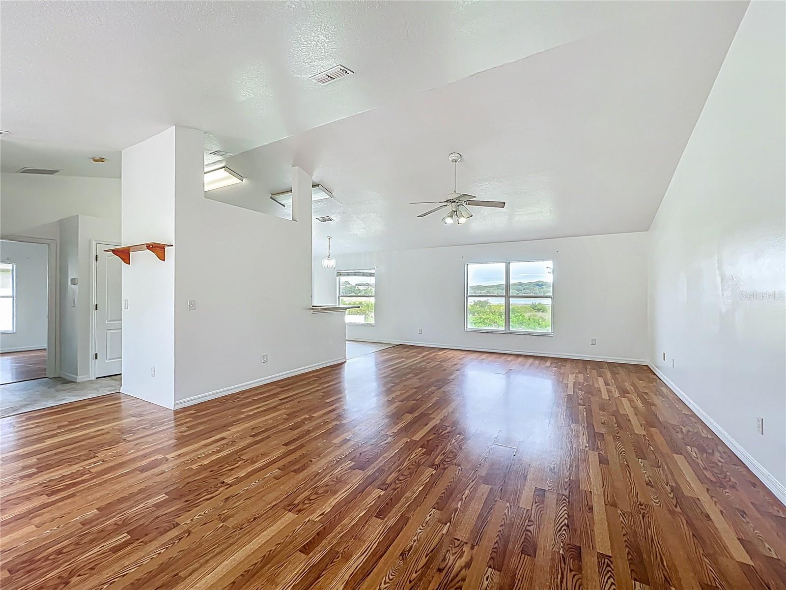 Image 7 of 19 For 439 Gentle Breeze Drive