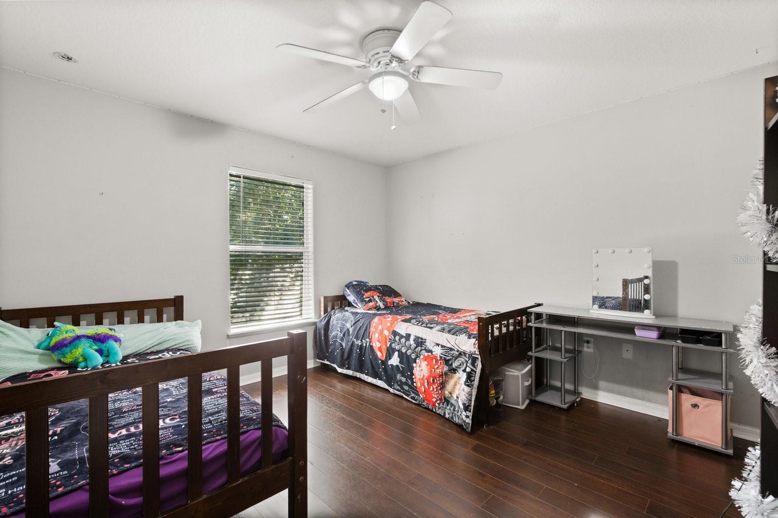 Image 19 of 34 For 800 Daybreak Drive