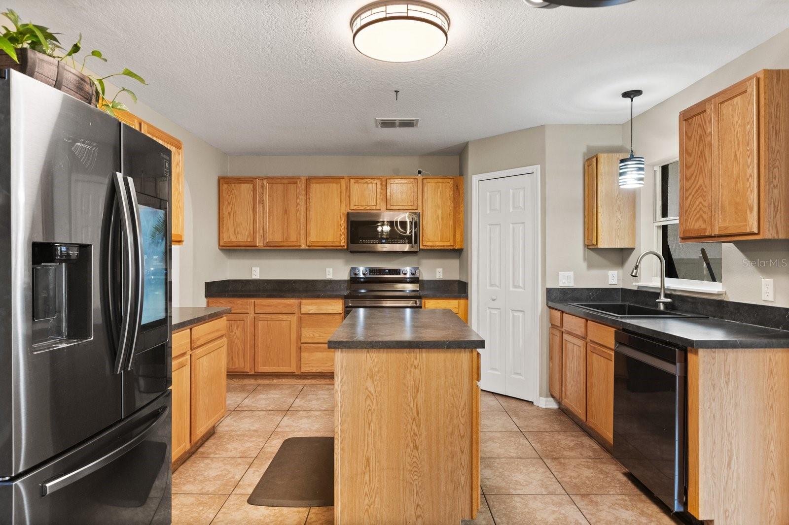 Image 3 of 34 For 800 Daybreak Drive
