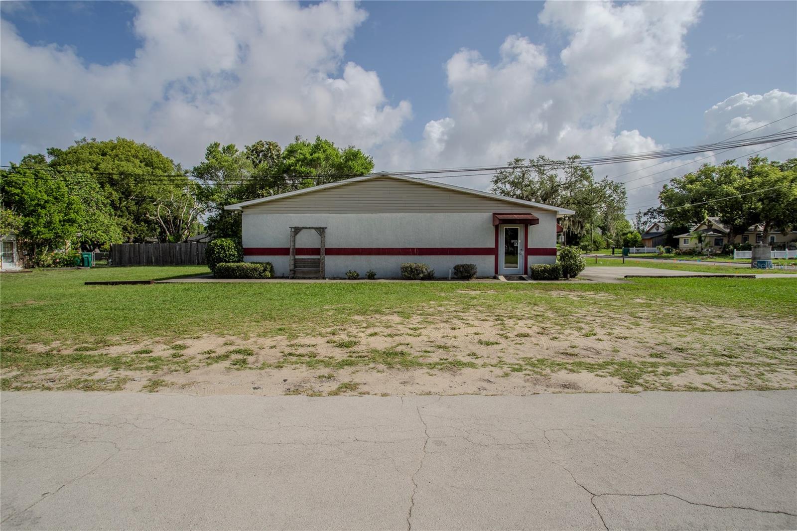 Image 23 of 28 For 1430 Morin Street