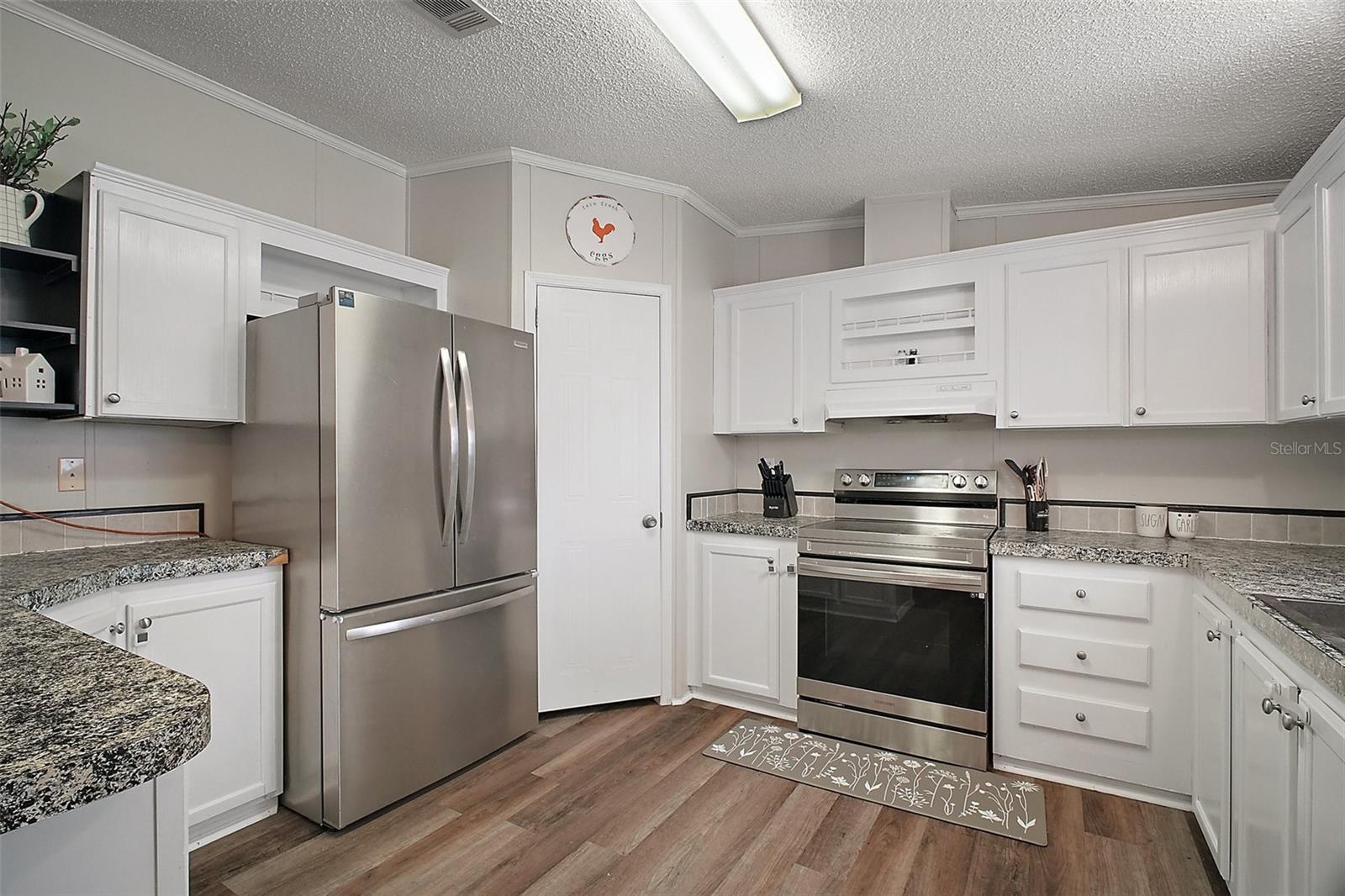 Image 6 of 41 For 42826 Piney Acres