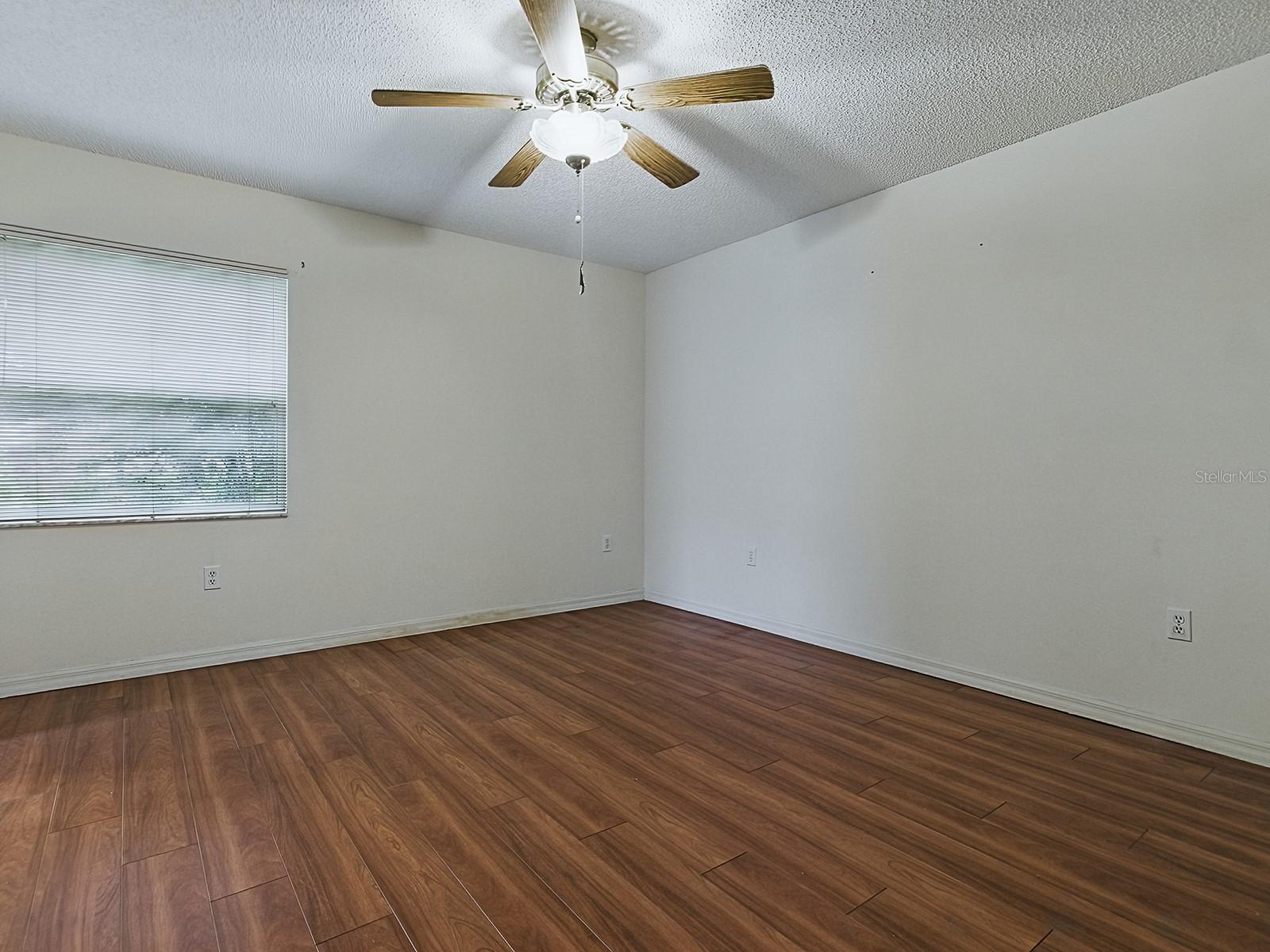 Image 18 of 39 For 409 Westwood Drive
