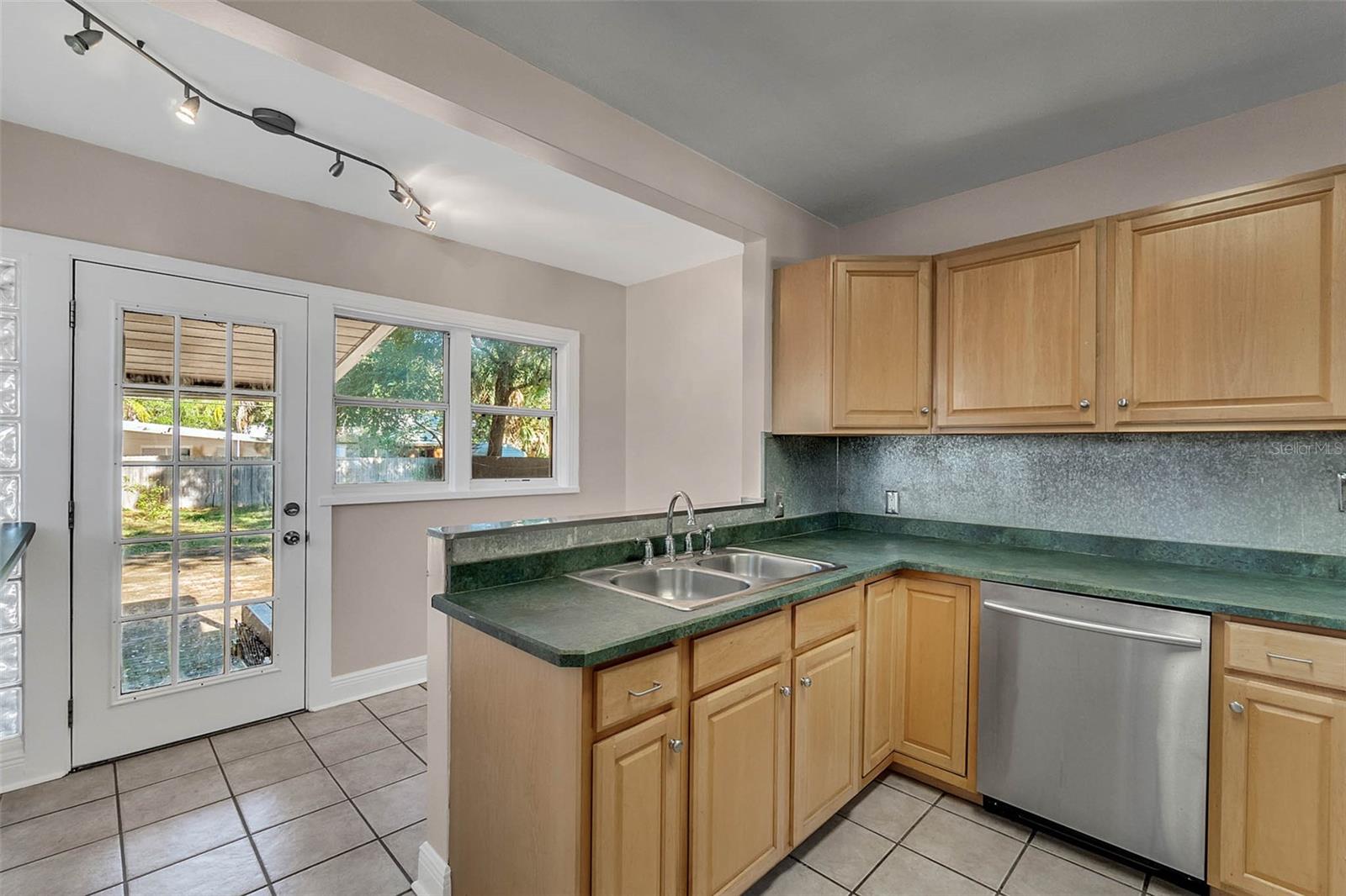 Image 4 of 14 For 1505 Ridgewood Street