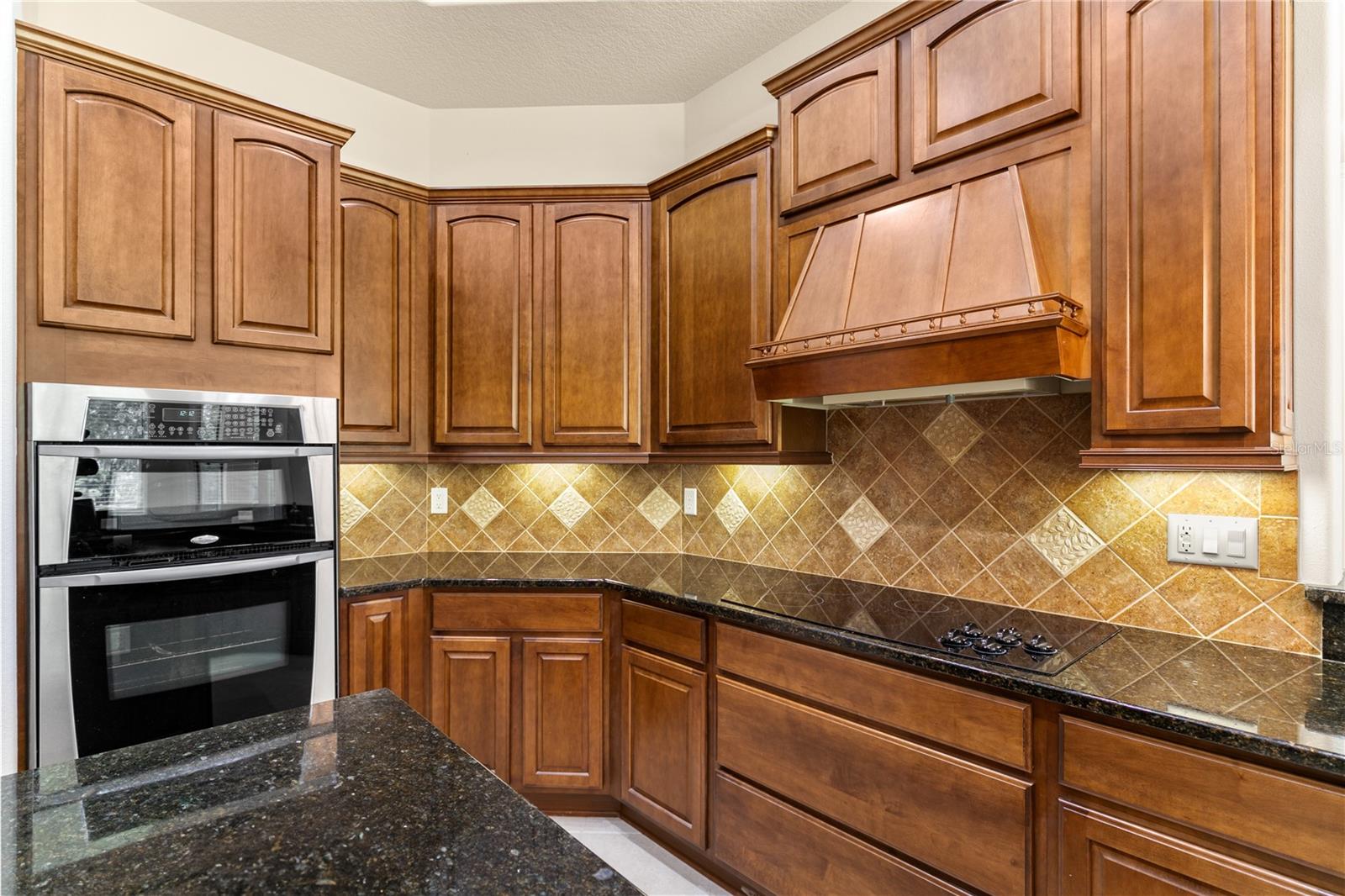 Listing photo id 14 for 29152 David Court