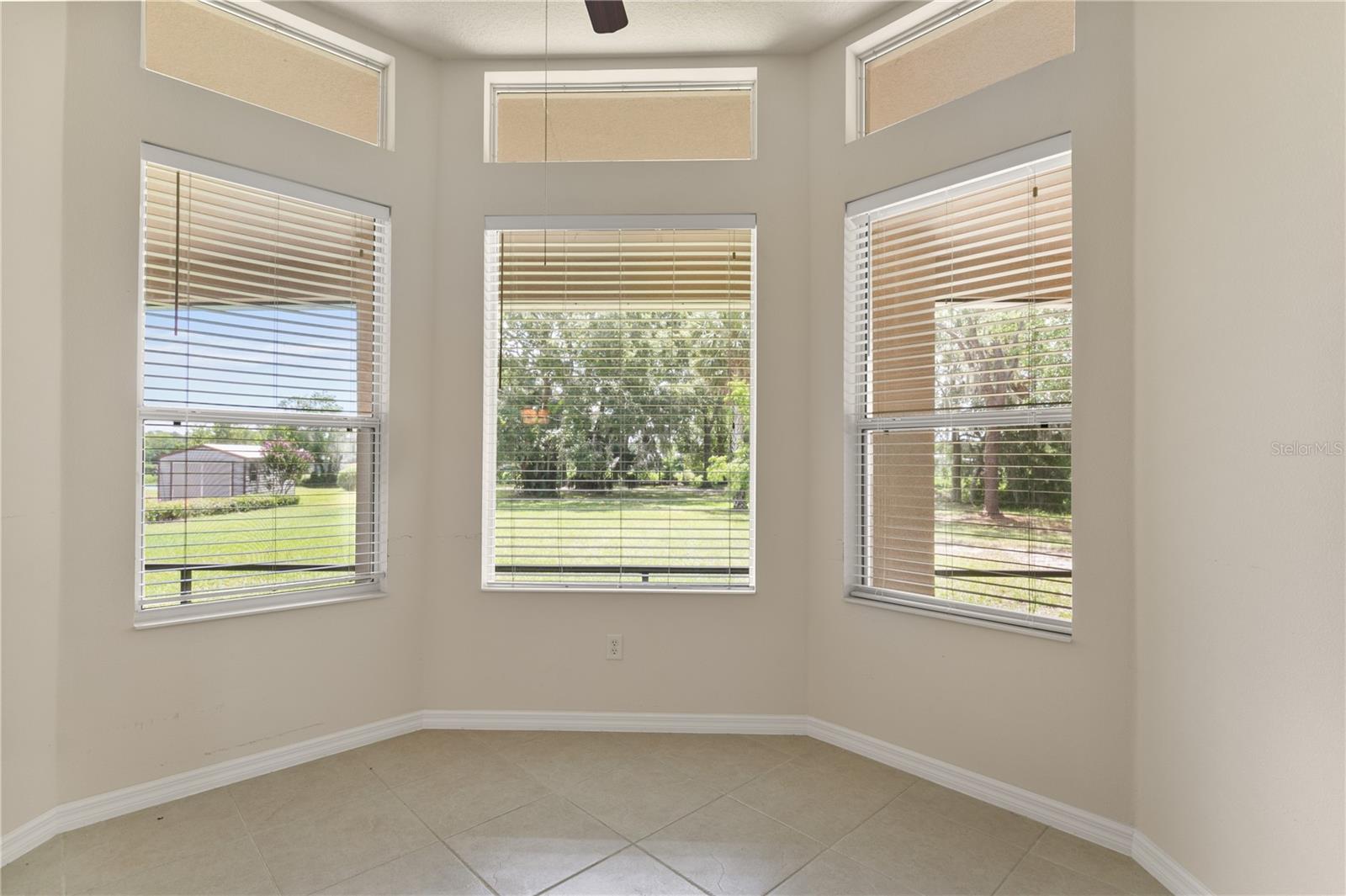 Listing photo id 18 for 29152 David Court