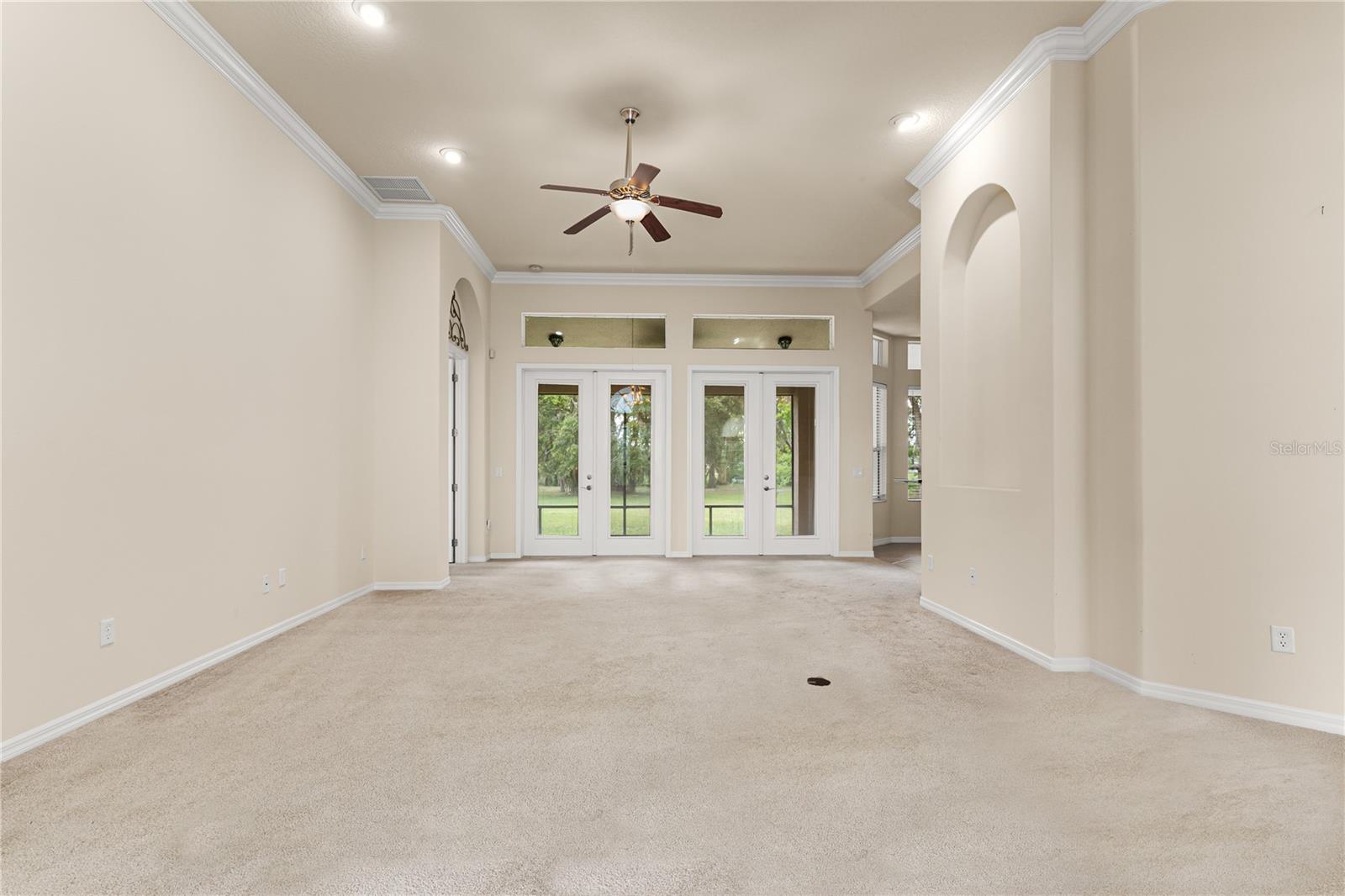 Listing photo id 3 for 29152 David Court