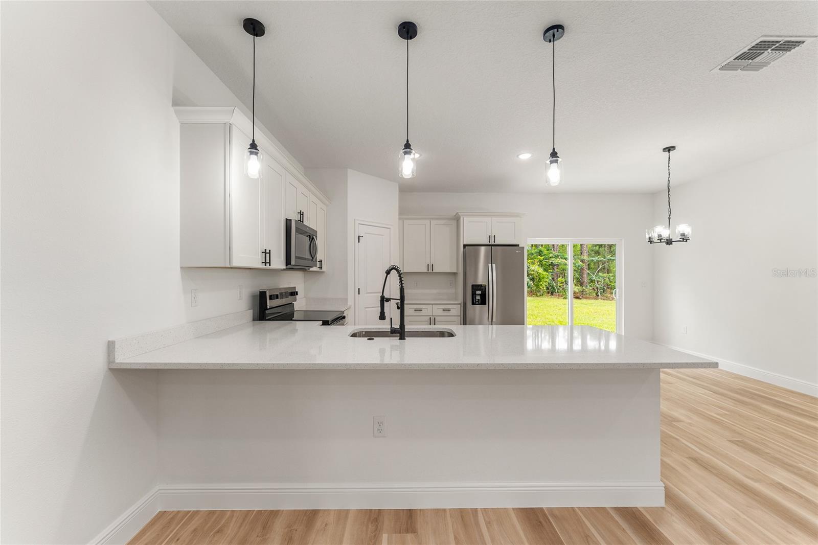 Listing photo id 8 for 1809 Linden Drive