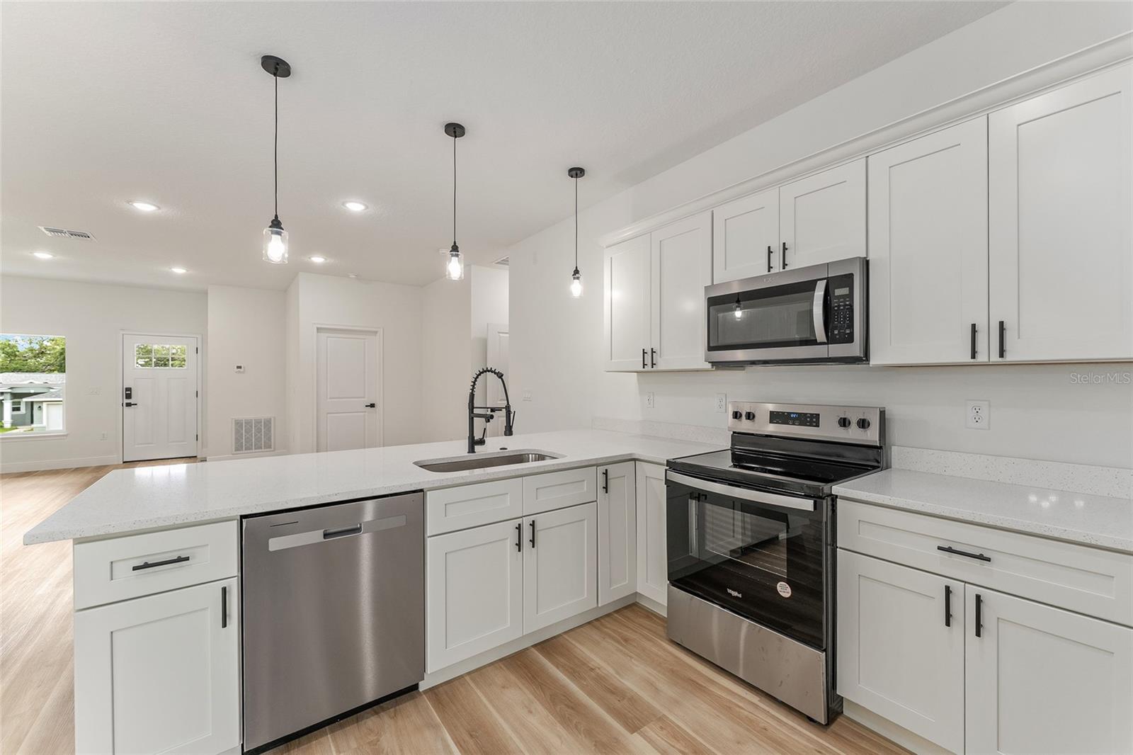 Listing photo id 10 for 1809 Linden Drive
