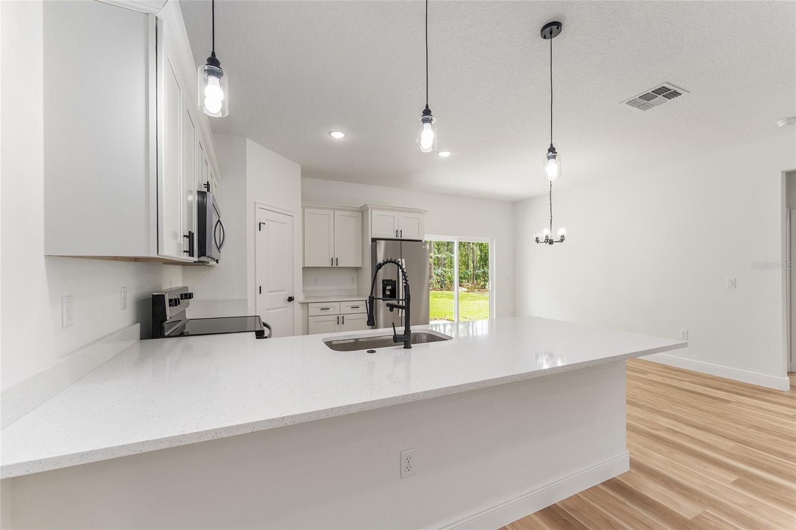 Listing photo id 11 for 1809 Linden Drive