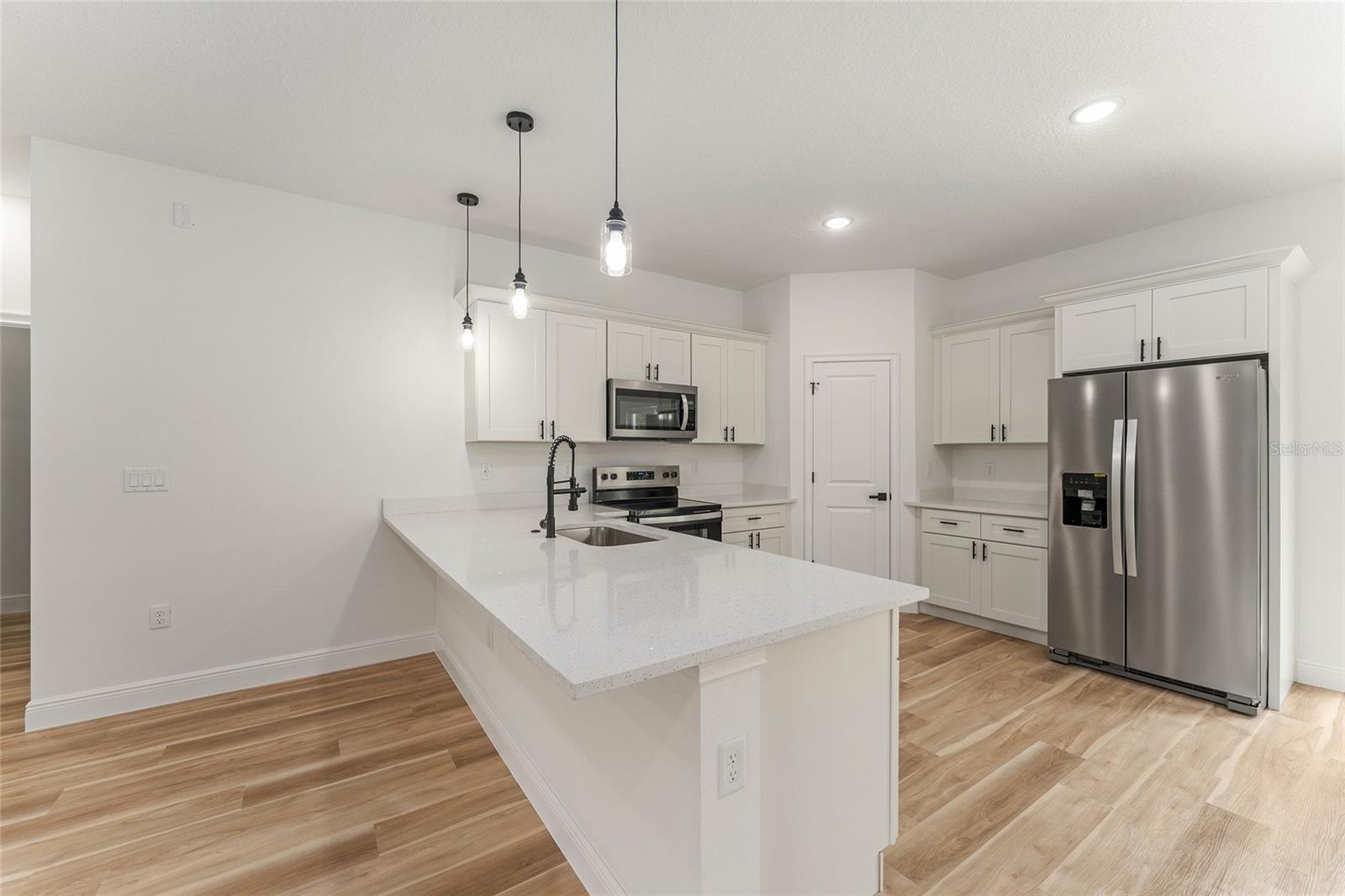 Listing photo id 12 for 1809 Linden Drive