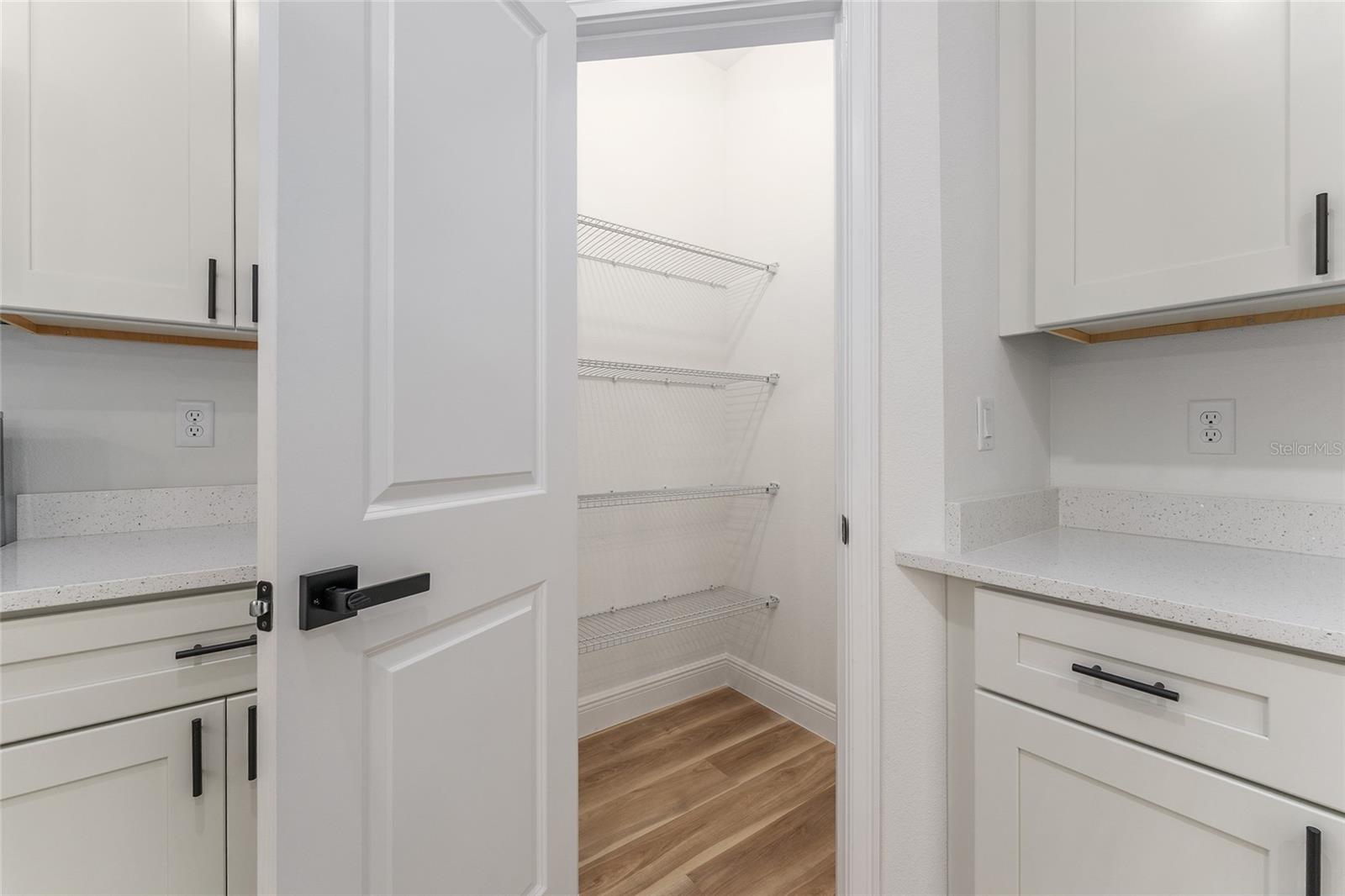 Listing photo id 13 for 1809 Linden Drive