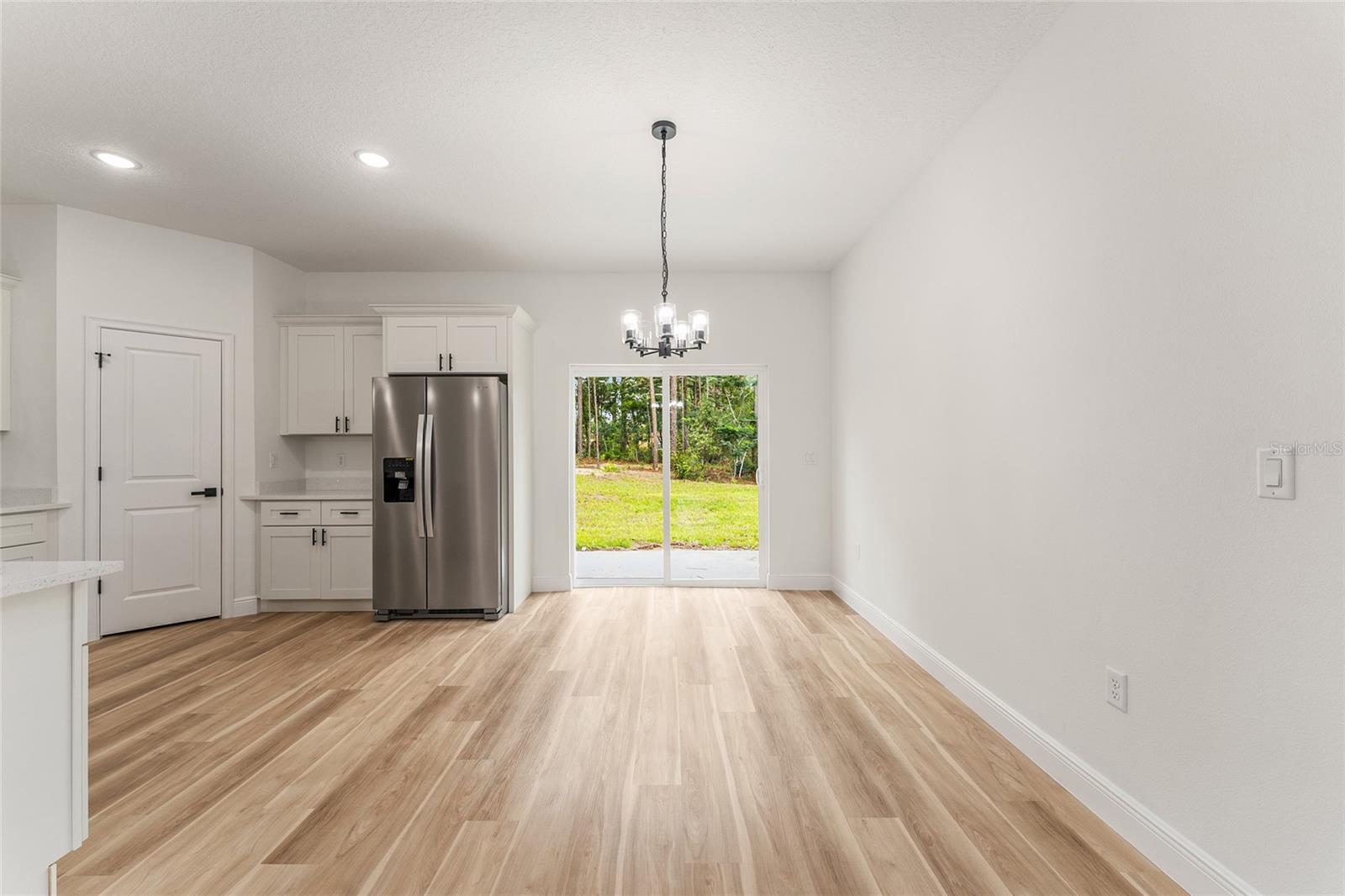 Listing photo id 14 for 1809 Linden Drive