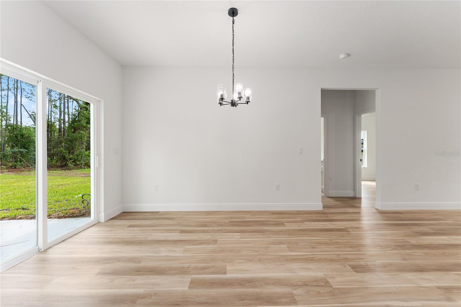 Listing photo id 16 for 1809 Linden Drive