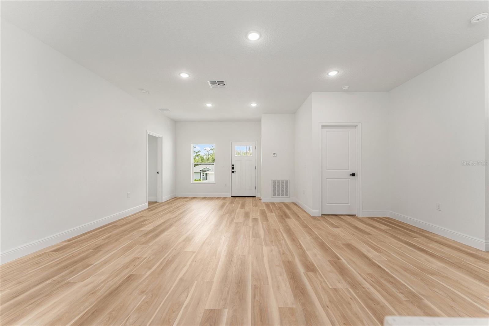 Listing photo id 17 for 1809 Linden Drive