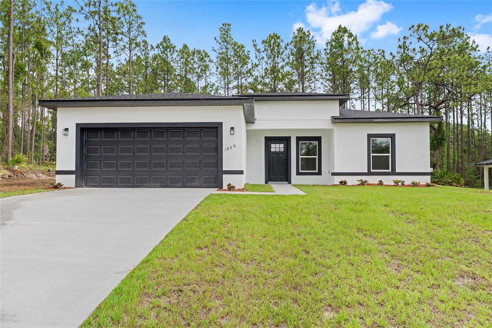 Listing photo id 0 for 1809 Linden Drive