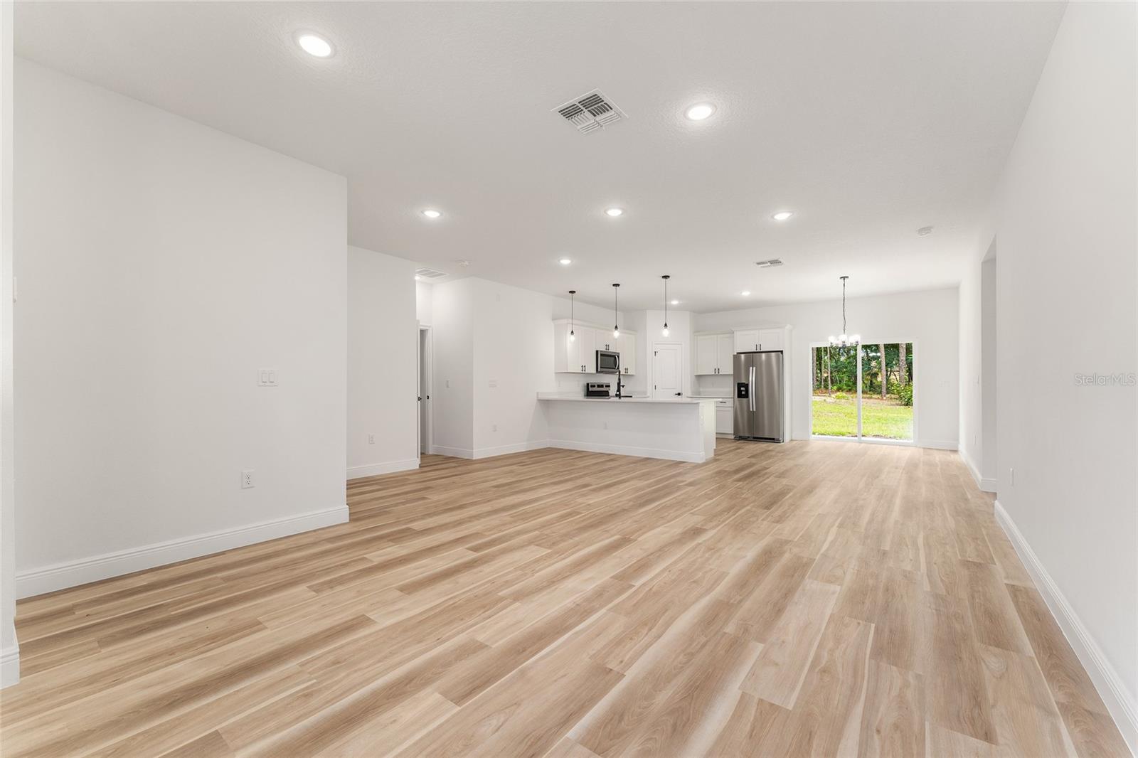 Listing photo id 19 for 1809 Linden Drive