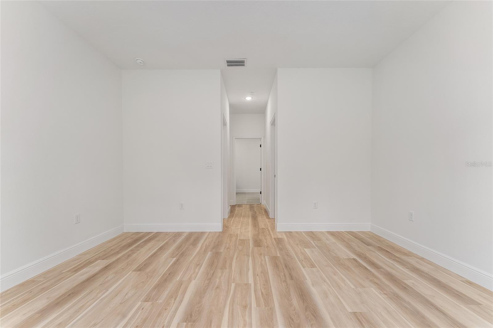 Listing photo id 22 for 1809 Linden Drive