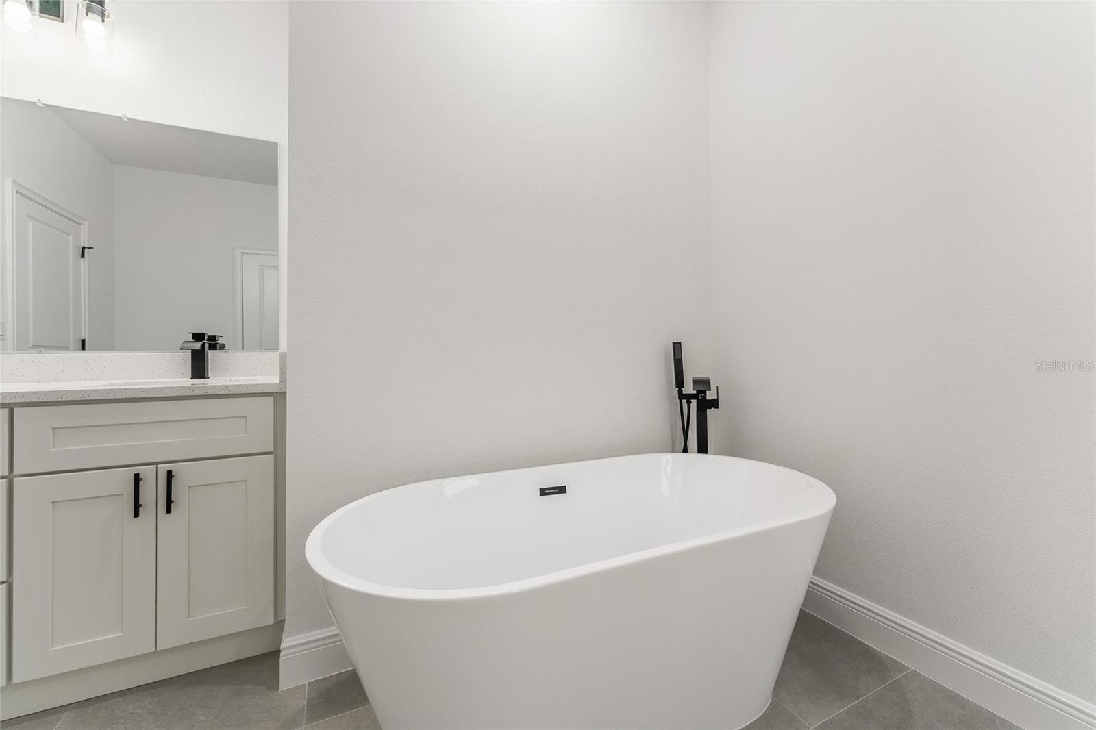 Listing photo id 23 for 1809 Linden Drive
