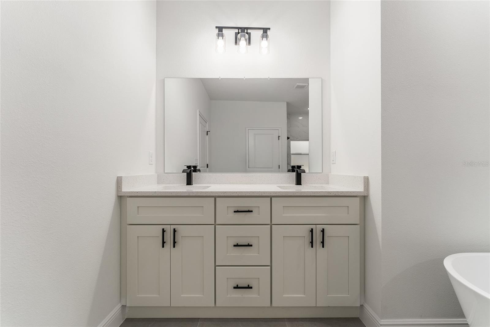 Listing photo id 25 for 1809 Linden Drive