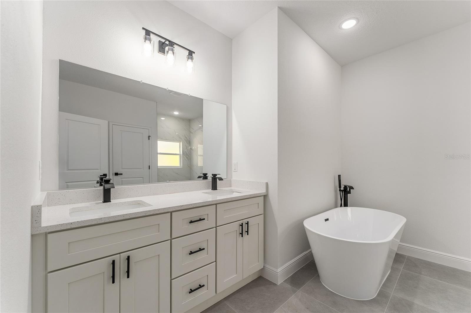 Listing photo id 26 for 1809 Linden Drive