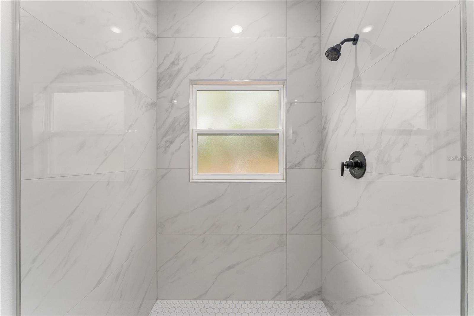 Listing photo id 28 for 1809 Linden Drive