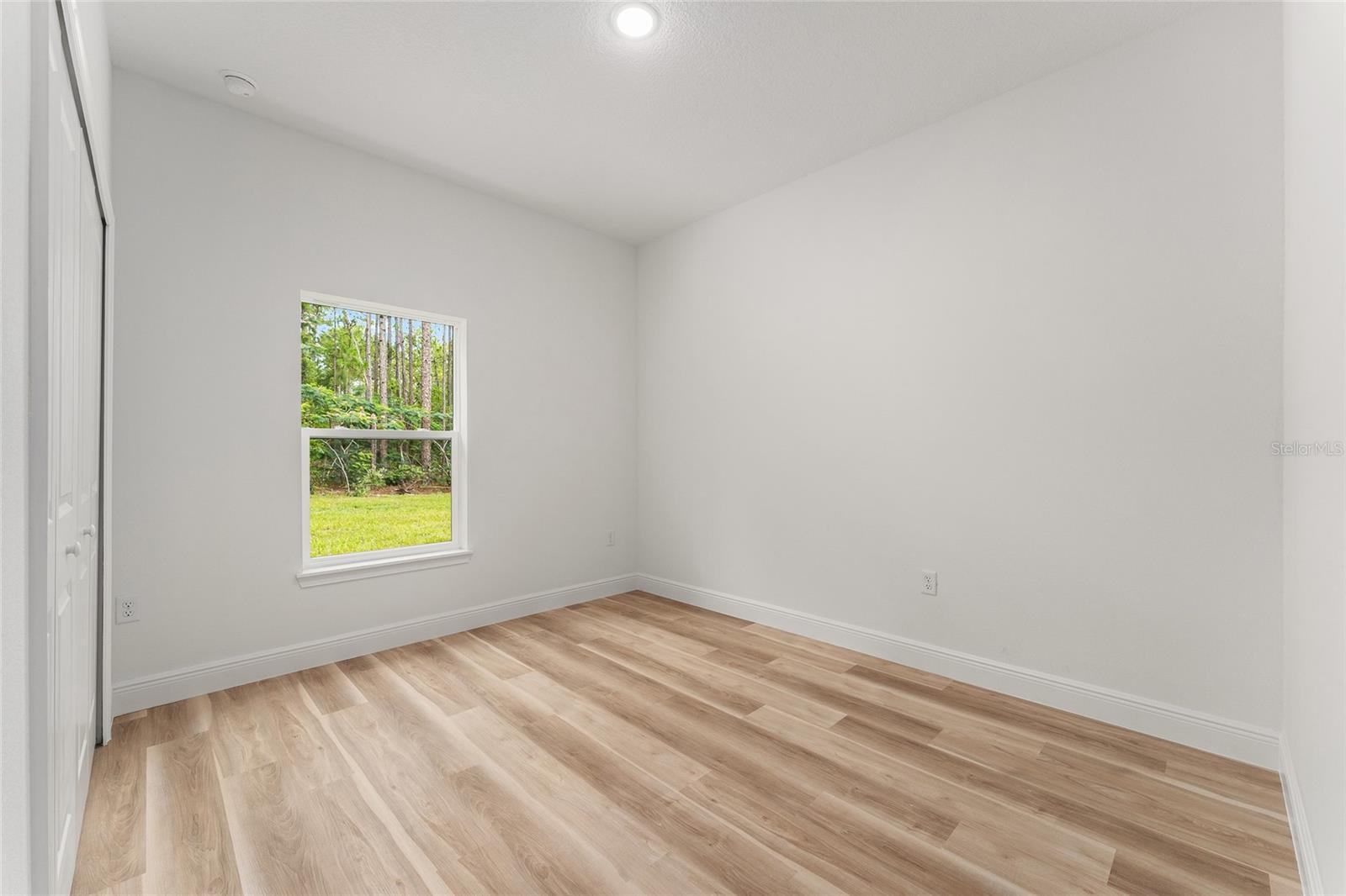Listing photo id 30 for 1809 Linden Drive