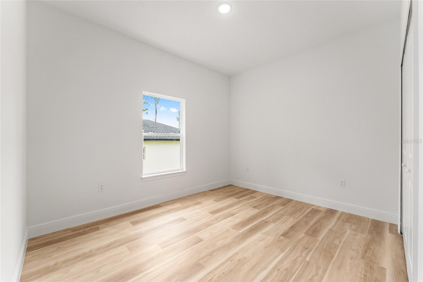 Listing photo id 31 for 1809 Linden Drive
