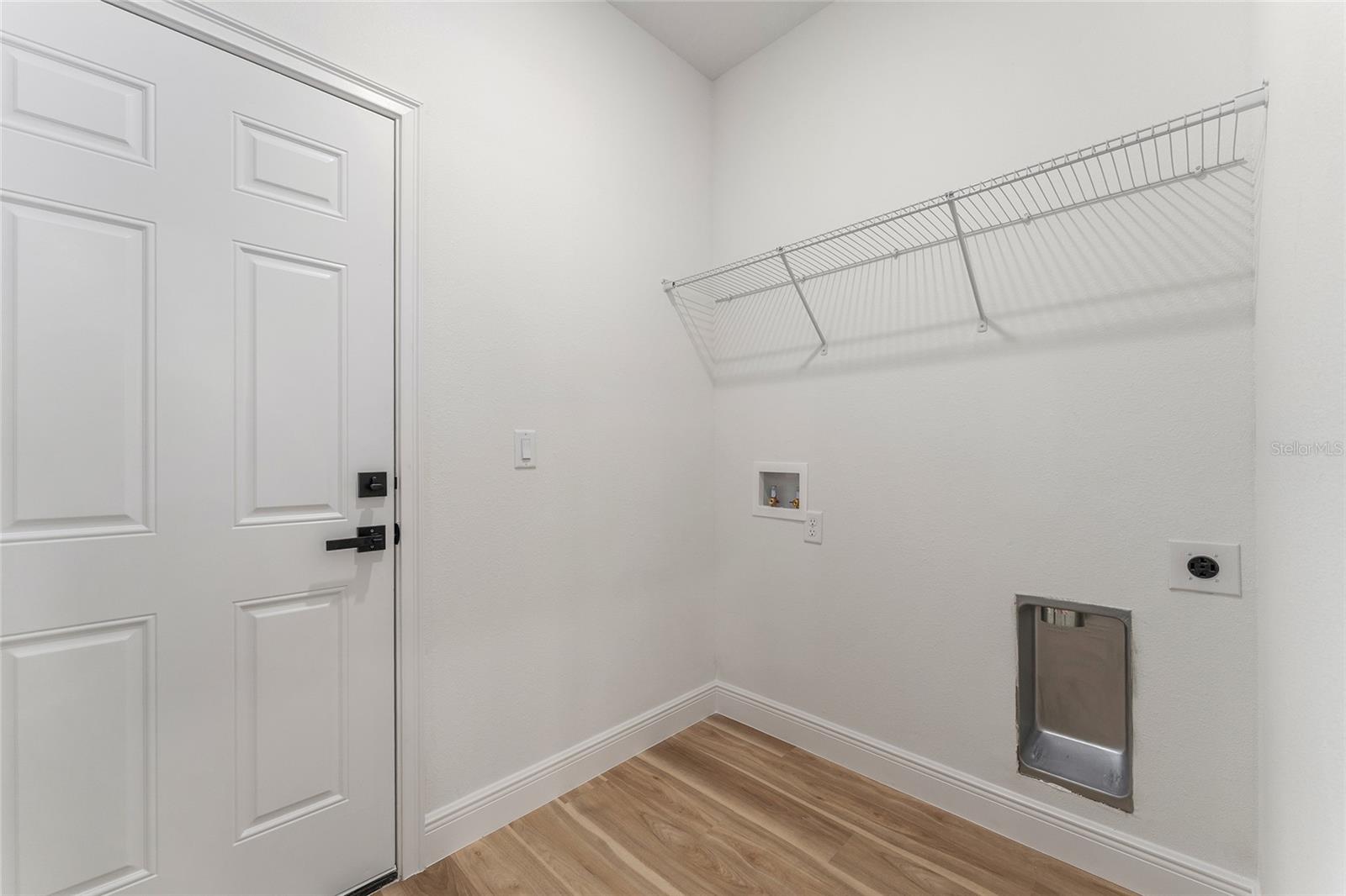Listing photo id 34 for 1809 Linden Drive