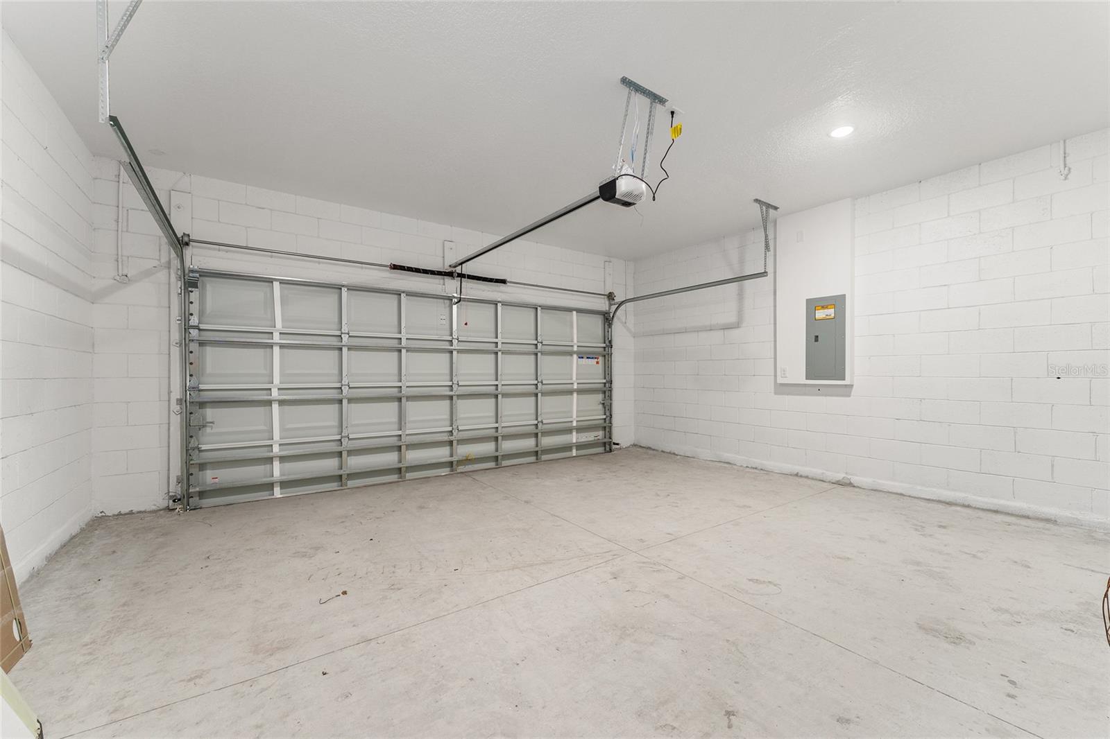Listing photo id 35 for 1809 Linden Drive