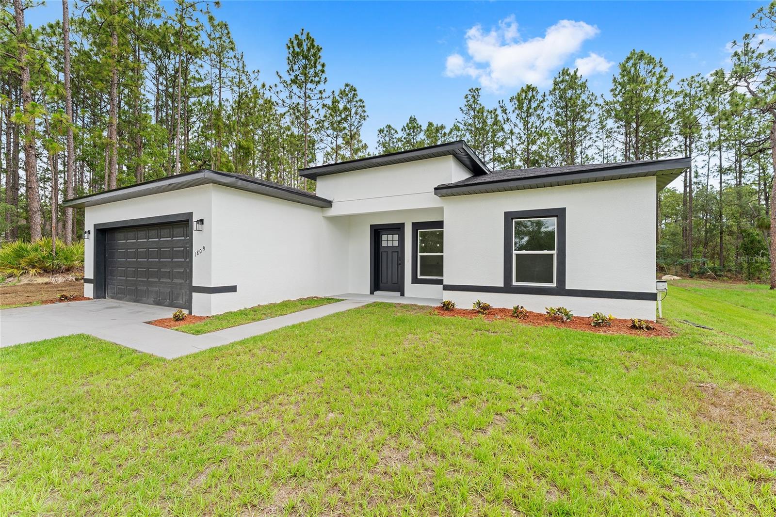 Listing photo id 3 for 1809 Linden Drive