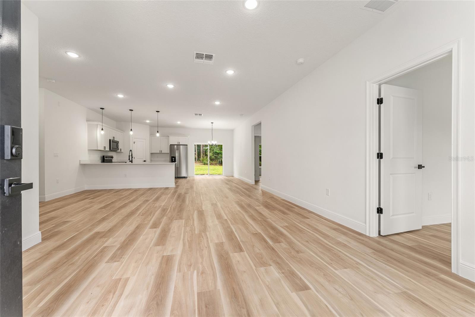 Listing photo id 6 for 1809 Linden Drive