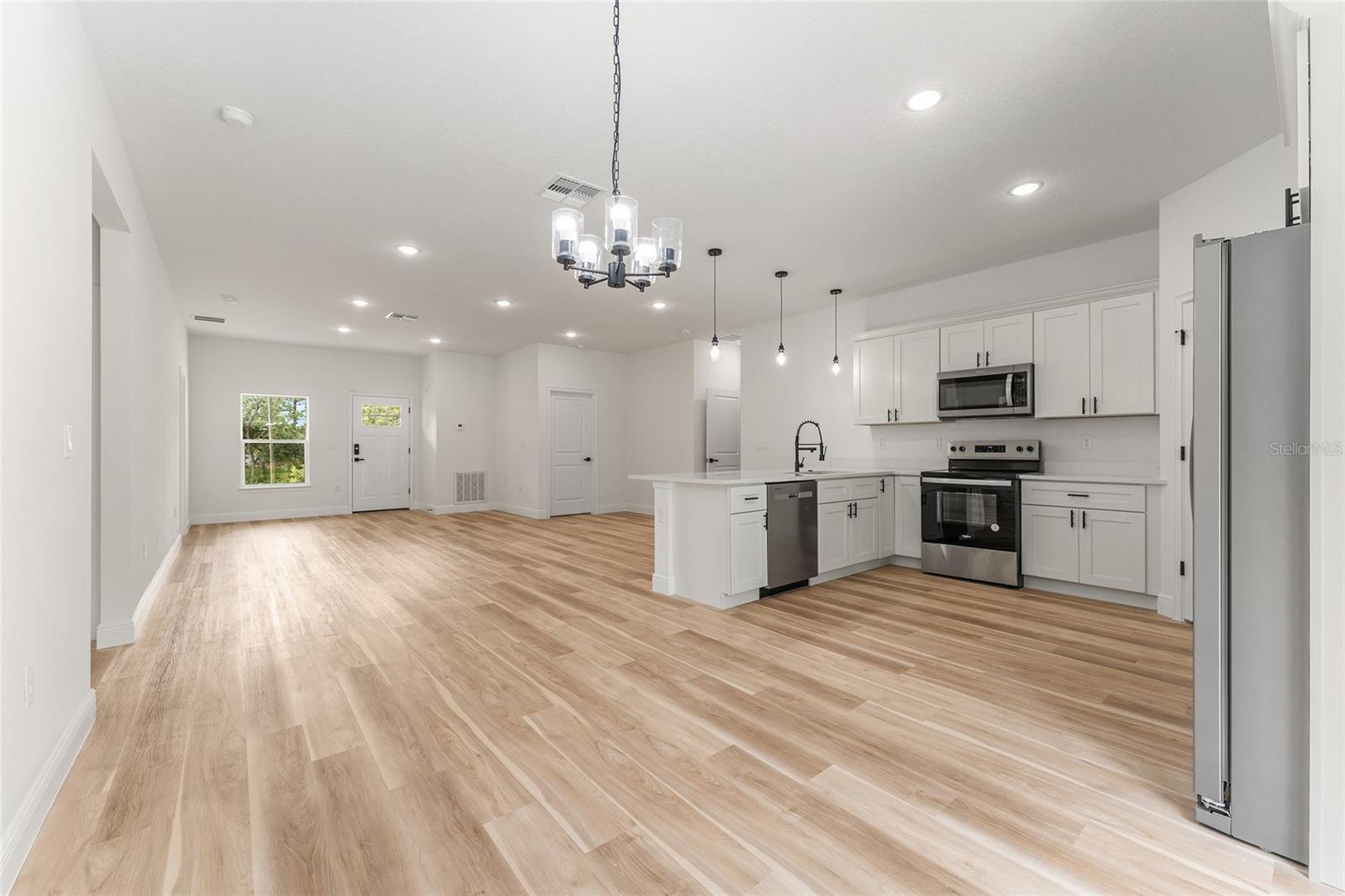 Listing photo id 7 for 1809 Linden Drive