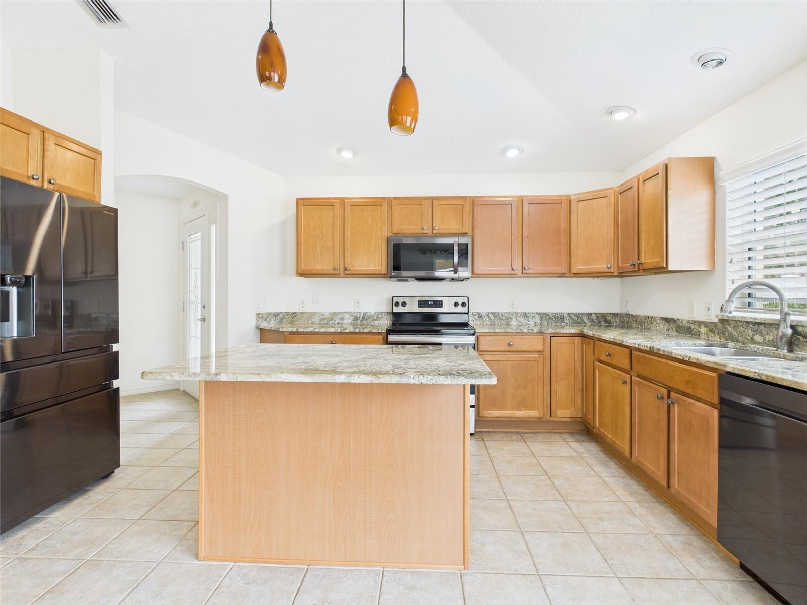 Image 4 of 12 For 652 Danbury Street