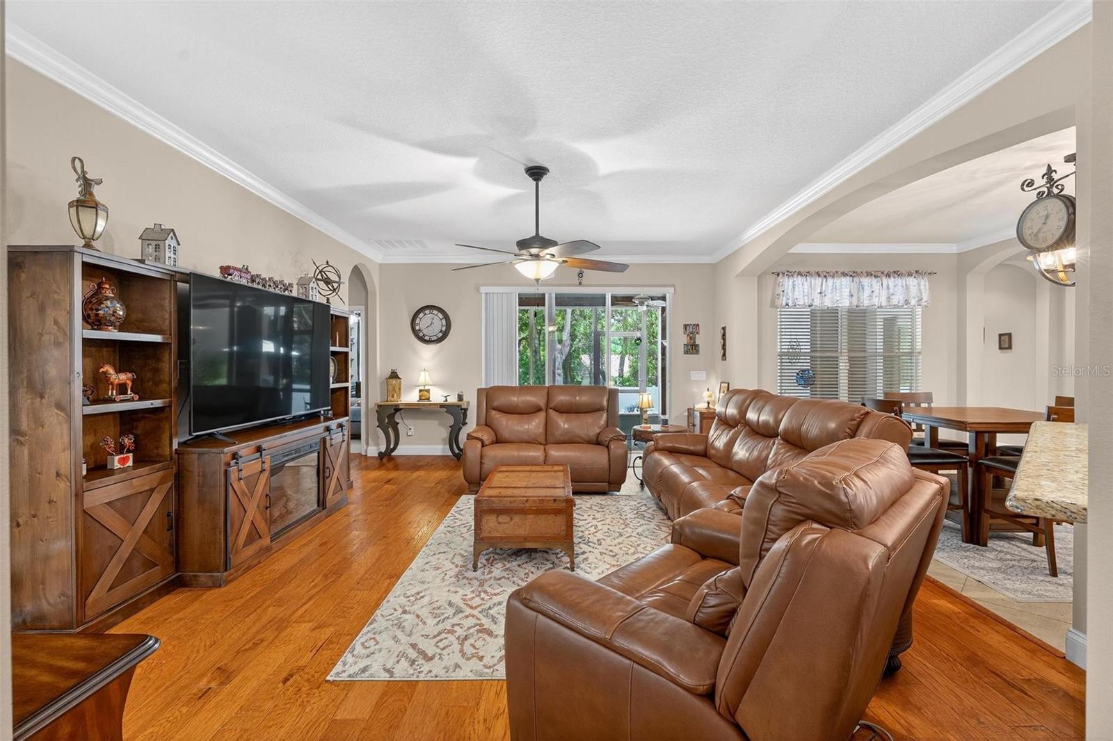 Image 27 of 79 For 1556 Blue Grass Boulevard