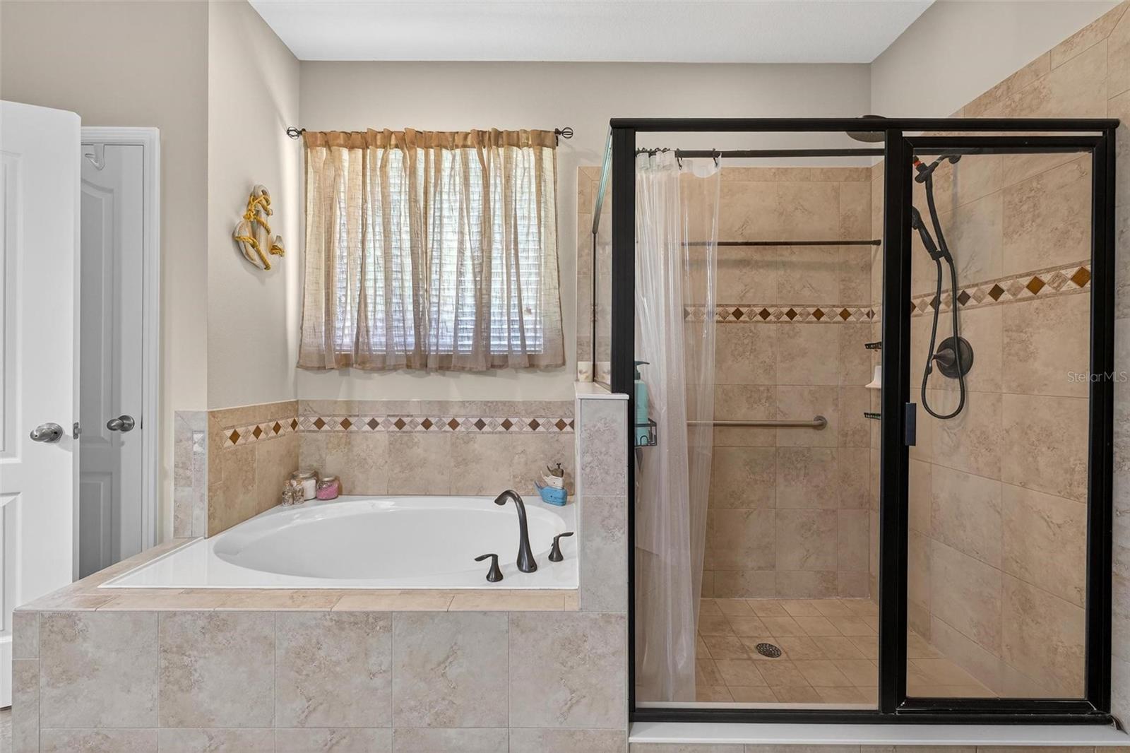 Image 38 of 79 For 1556 Blue Grass Boulevard
