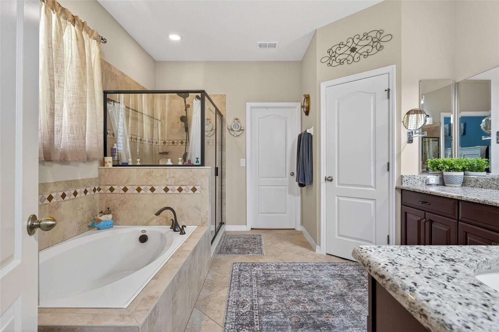 Image 41 of 79 For 1556 Blue Grass Boulevard