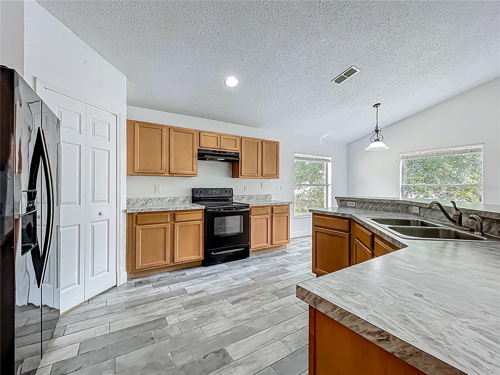 Image 11 of 38 For 2019 Newtown Road